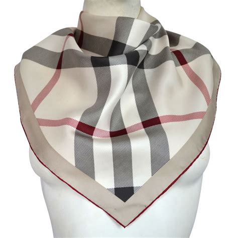 carre soie burberry ebay|Foulard Burberry Burberrys en soie, carré 75cm, tres bon état.